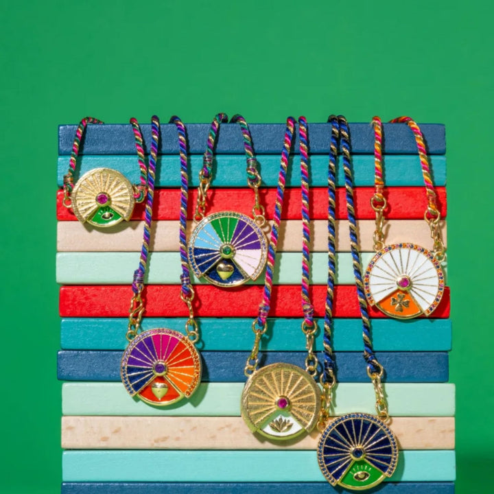 Olivenorma - Collana con ciondolo tribale portafortuna dei tarocchi girevole e corda intrecciata - image 0