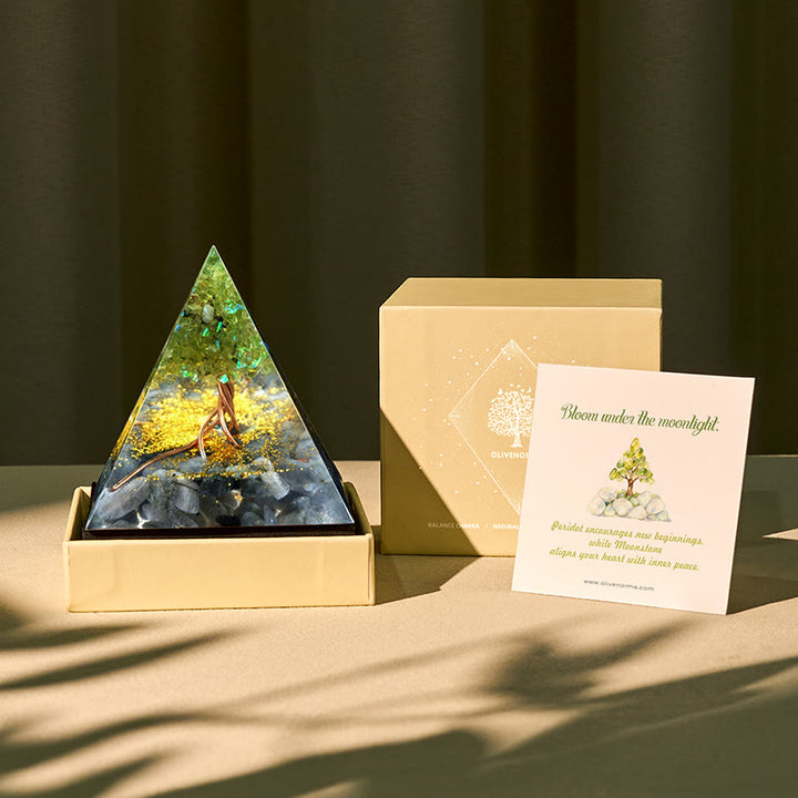 Piramide di orgone Olivenorma Moonlit Growth Peridot e pietra di luna grigia - 10*10 cm (con carta) - SÌ PER FAVORE $8 - image 0