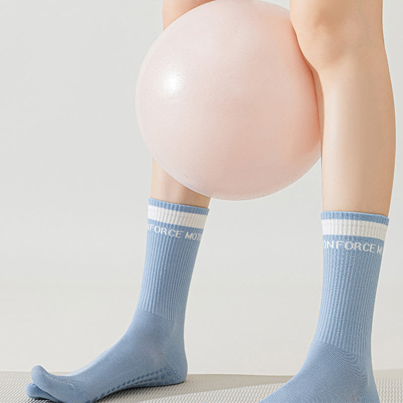 Calzini da yoga Olivenorma traspiranti a cinque dita con grip antiscivolo in silicone a metà polpaccio - image 14