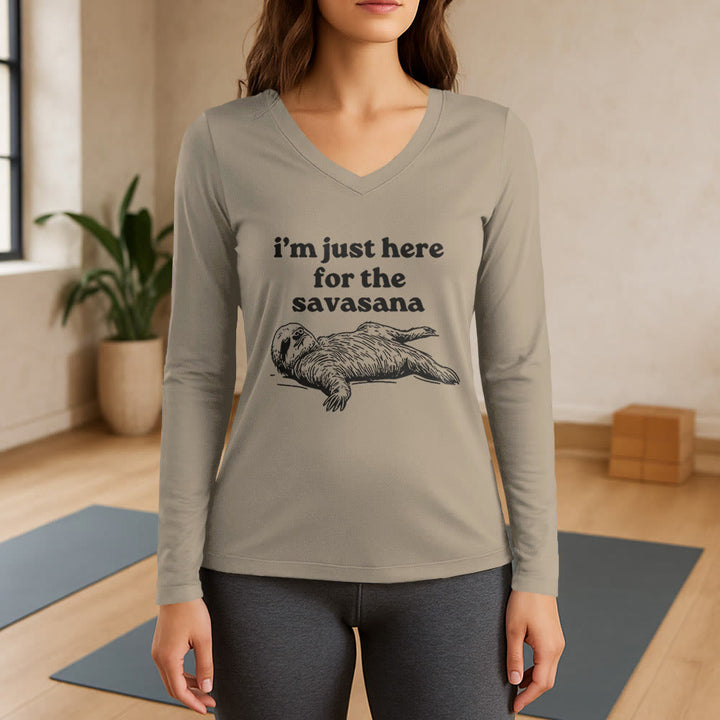 Olivenorma I'm Just Here for Savasana Maglietta a maniche lunghe con scollo a V - Cachi - 3XL - image 17