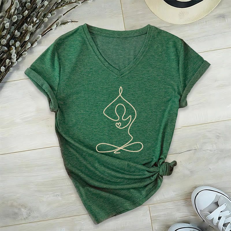 Olivenorma Focus Balance T-shirt in cotone con scollo a V per yoga e meditazione - Verde scuro - 2XL - image 17