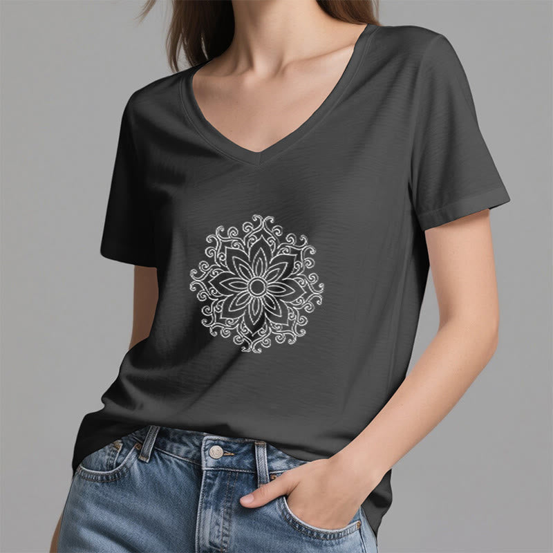 Olivenorma Mandala Inner Strength T-shirt in cotone con scollo a V per yoga e meditazione - image 1