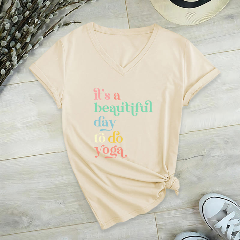 Olivenorma"è una bella giornata per fare yoga" T-shirt con scollo a V - Cachi - 2XL - image 15
