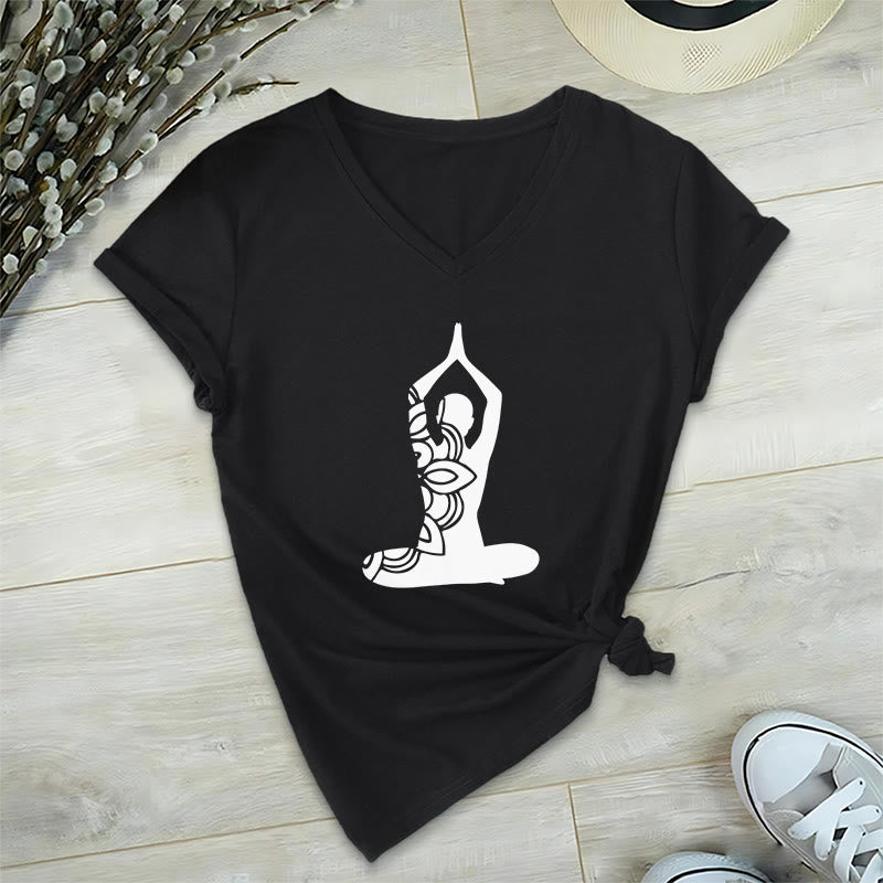 Maglietta da meditazione con scollo a V e scritta "Olivenorma Yoga Pose Mindful Energy" - Nero - 2XL - image 5