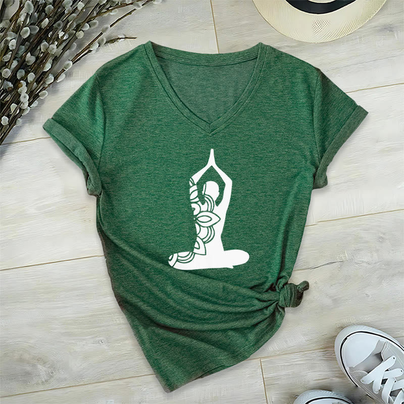 Maglietta da meditazione con scollo a V e scritta "Olivenorma Yoga Pose Mindful Energy" - Verde scuro - 2XL - image 17