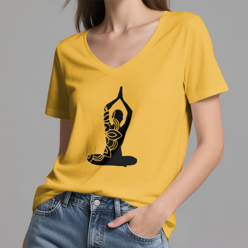 Maglietta da meditazione con scollo a V e scritta "Olivenorma Yoga Pose Mindful Energy" - image 24