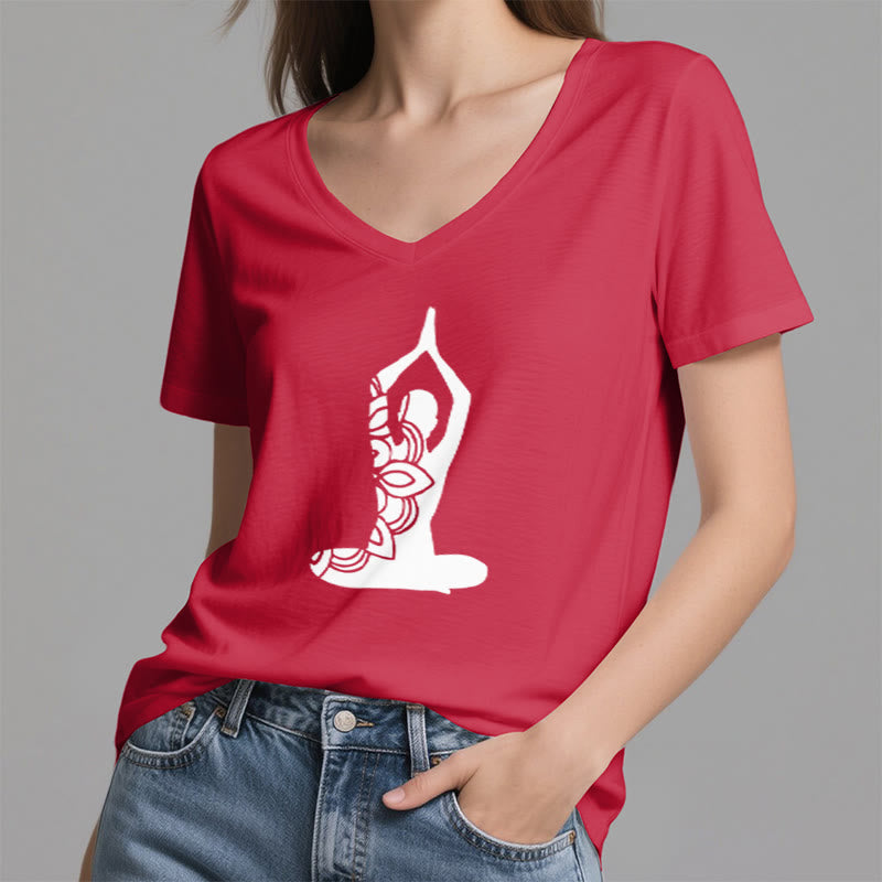 Maglietta da meditazione con scollo a V e scritta "Olivenorma Yoga Pose Mindful Energy" - image 22