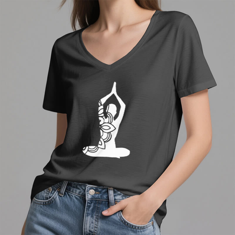 Maglietta da meditazione con scollo a V e scritta "Olivenorma Yoga Pose Mindful Energy" - image 8