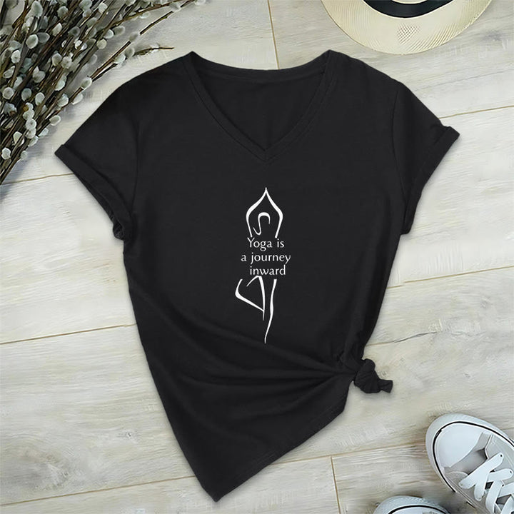 Olivenorma "Lo yoga è un viaggio interiore" Maglietta da meditazione con scollo a V - Nero - 2XL - image 5