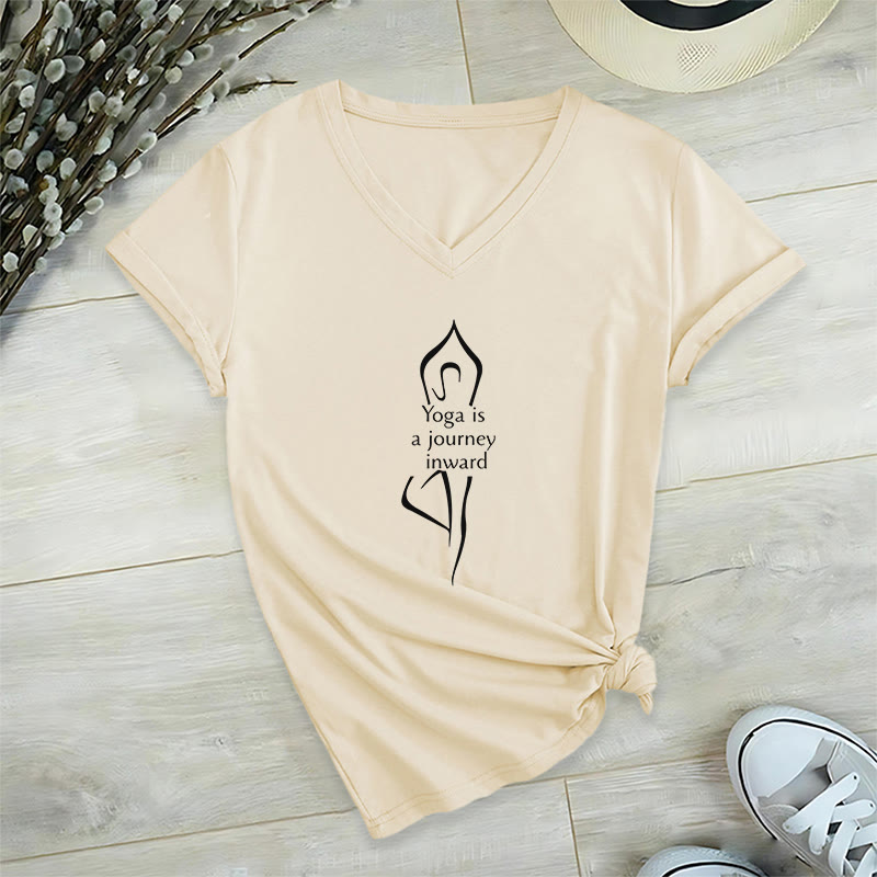 Olivenorma "Lo yoga è un viaggio interiore" Maglietta da meditazione con scollo a V - Cachi - 2XL - image 15