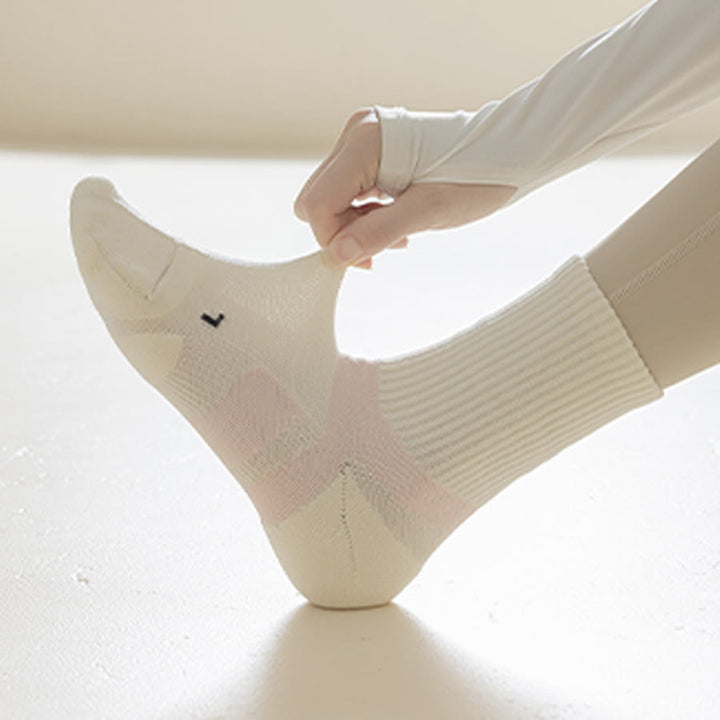 Calze da Olivenorma a metà polpaccio, traspiranti, comode e anti-attrito, ideali per allenamento, pilates, barre e yoga da donna. - image 4