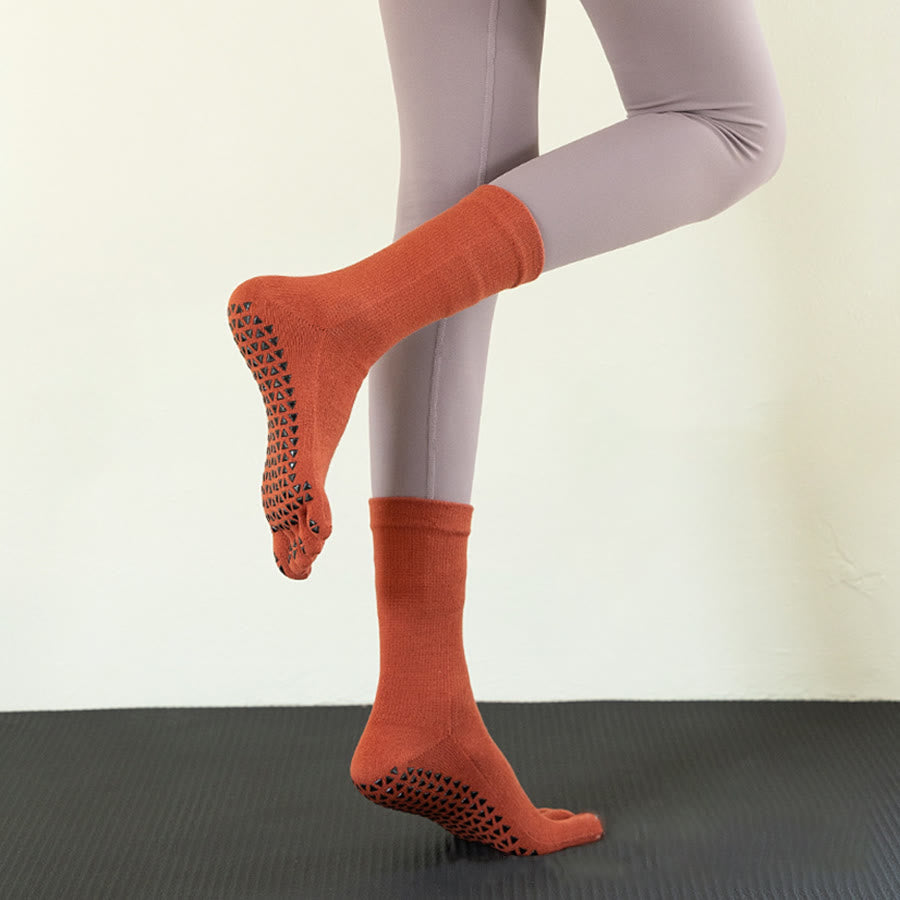 Calze da yoga da donna Olivenorma a cinque dita, traspiranti, antiscivolo, comode e con un'ottima presa, a metà polpaccio. - image 2