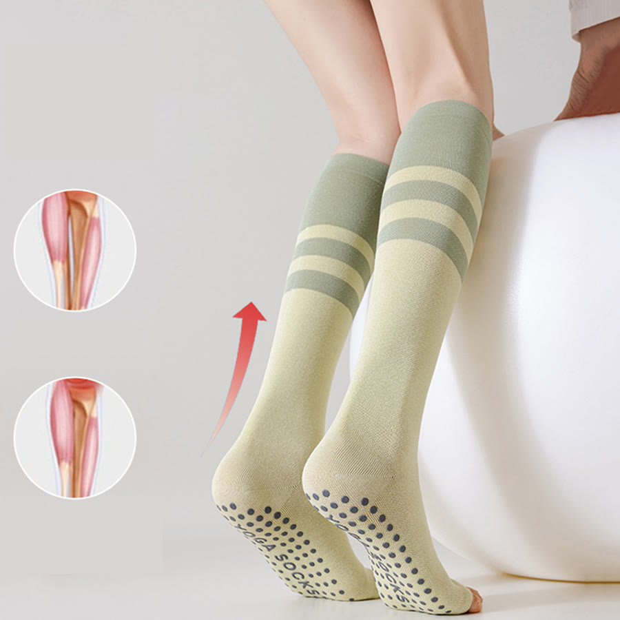 Calze yoga lunghe Olivenorma a compressione con tallone aperto, antiscivolo, in cotone, per snellire e sostenere. - image 4