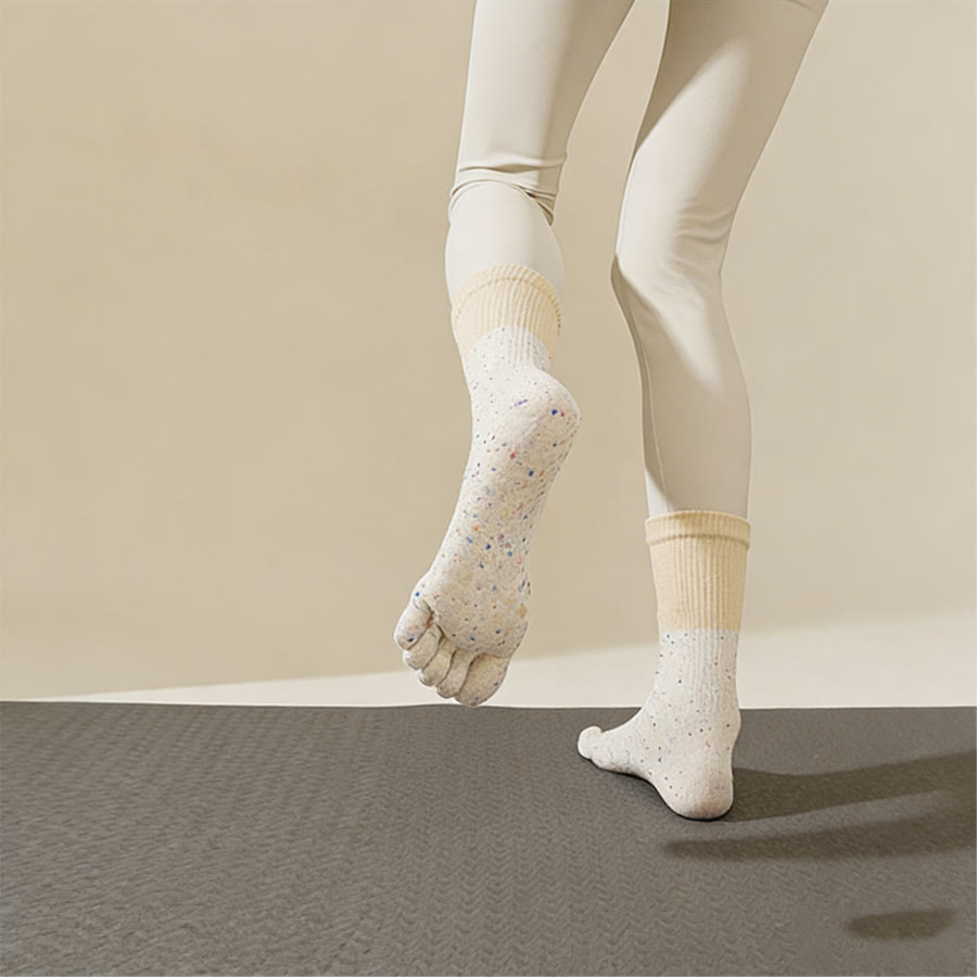 Calzini da yoga da donna Olivenorma a metà polpaccio, traspiranti, in cotone, con fantasia floreale, antiscivolo ed eleganti. - image 6