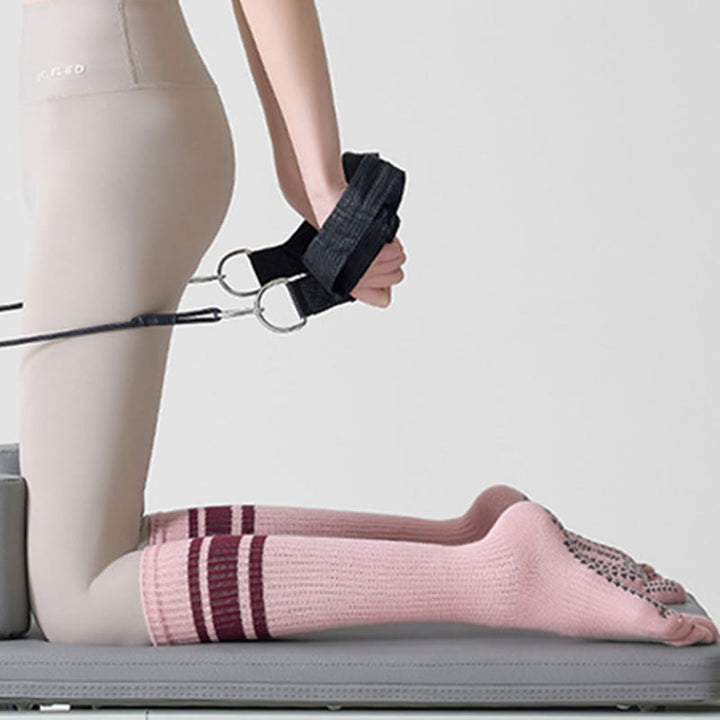 Calze da yoga Olivenorma a cinque dita in cotone antiscivolo, vestibilità slim, ideali per Pilates, Barre e altre attività all'aperto. - image 7