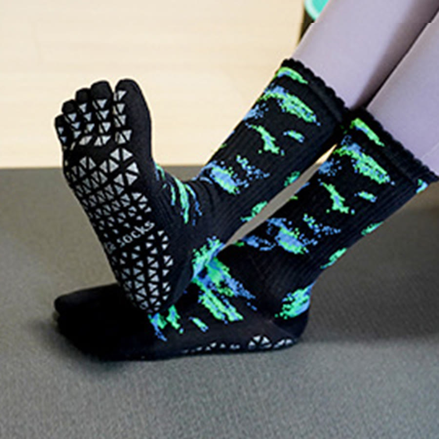 Calze da yoga da donna Olivenorma ad alta elasticità con inserti in silicone antiscivolo per alleviare la pressione e garantire comfort per tutto il giorno in palestra. - image 14