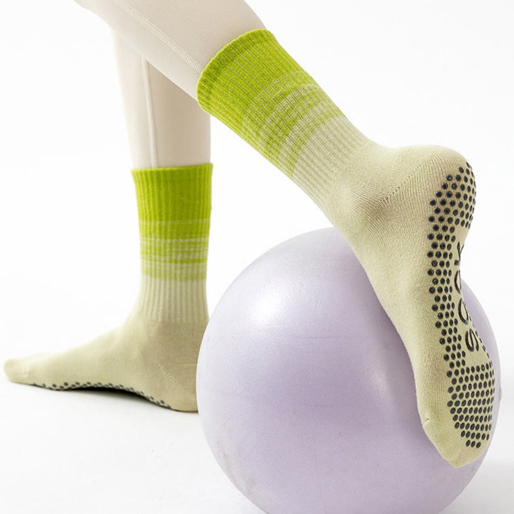Calze da yoga da donna Olivenorma a metà polpaccio, ad alta elasticità, antiscivolo, con punti in silicone, resistenti agli urti e con supporto per l'equilibrio. - image 13