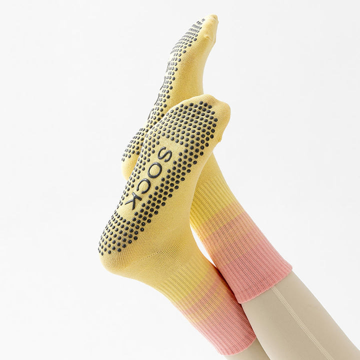 Calze da yoga da donna Olivenorma a metà polpaccio, ad alta elasticità, antiscivolo, con punti in silicone, resistenti agli urti e con supporto per l'equilibrio. - image 17