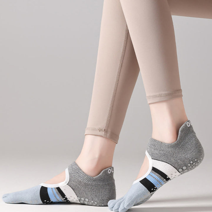 Calzini da yoga da donna Olivenorma con impugnatura in silicone a pianta intera, silenziosi, antiscivolo, per una postura stabile, sollievo dalla pressione e traspiranti. - image 7