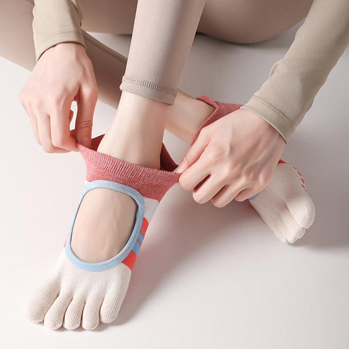 Calzini da yoga da donna Olivenorma con impugnatura in silicone a pianta intera, silenziosi, antiscivolo, per una postura stabile, sollievo dalla pressione e traspiranti. - image 3