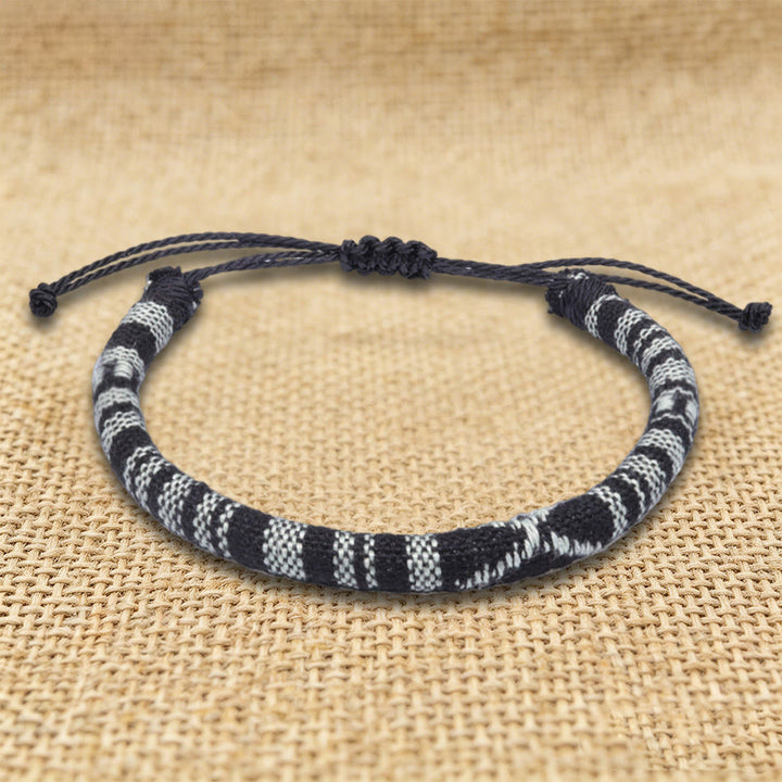 Braccialetto dell'amicizia intrecciato a mano in filo di cotone con motivo etnico bohémien Olivenorma - Chevron bianco e nero - image 16