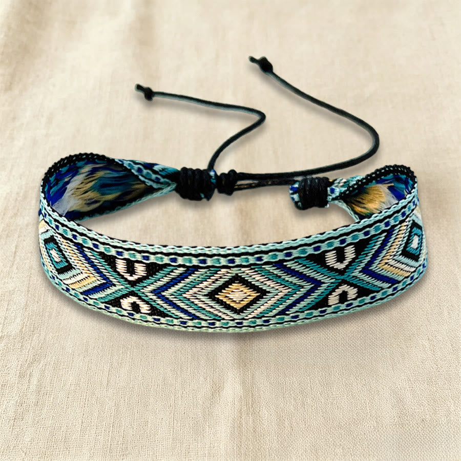 Bracciale intrecciato regolabile con nodo, motivo etnico tribale geometrico Olivenorma , perfetto per tutti i giorni e per le feste. - Chevron color salvia - image 0