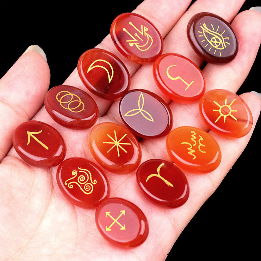 Set di 13 pietre preziose naturali Olivenorma con rune delle streghe incise, pietra antistress. - Agata rossa - image 8