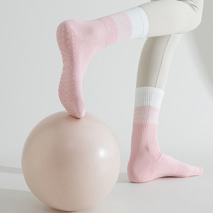 Calzini da yoga da donna Olivenorma bicolore a mezza gamba antiscivolo con pois in silicone. - image 8