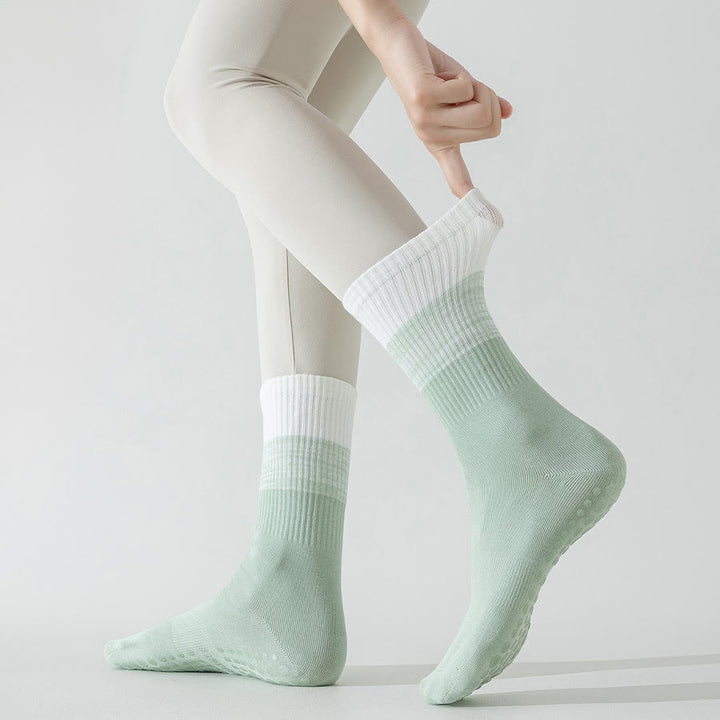 Calzini da yoga da donna Olivenorma bicolore a mezza gamba antiscivolo con pois in silicone. - image 22