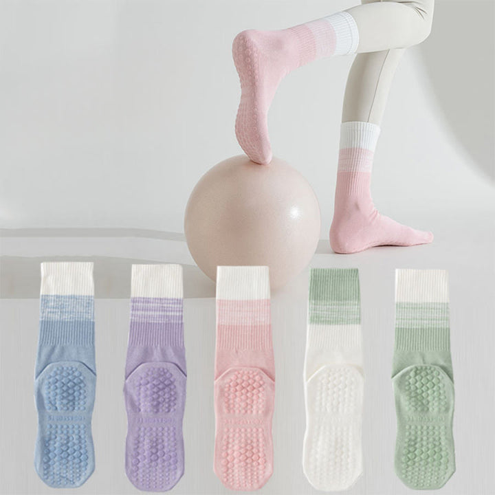Calzini da yoga da donna Olivenorma bicolore a mezza gamba antiscivolo con pois in silicone. - image 1