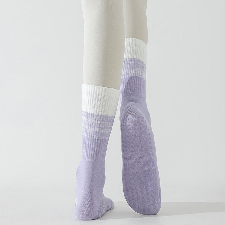 Calzini da yoga da donna Olivenorma bicolore a mezza gamba antiscivolo con pois in silicone. - image 15