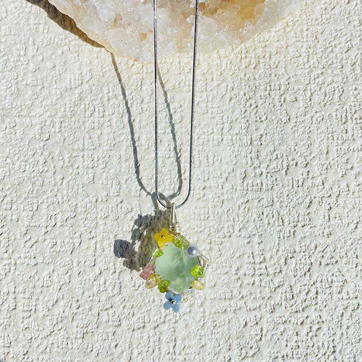 Collana con ciondolo Olivenorma in pietra naturale, fiori in smalto e peridoto - image 10