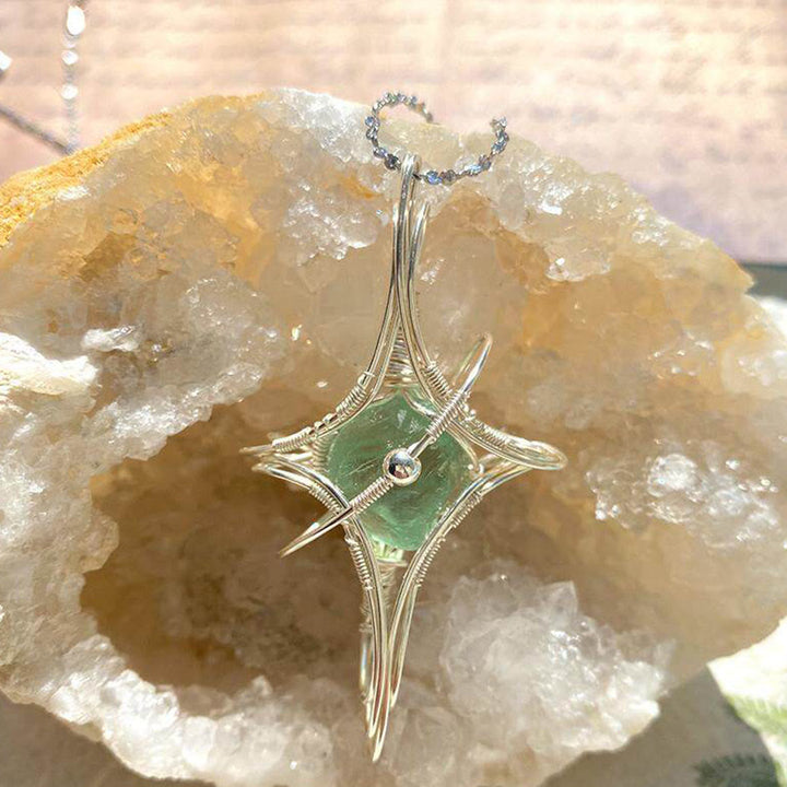 Collana Olivenorma a tema celeste con ametista e acquamarina, realizzata con filo metallico. - Quarzo Verde e Pianeta - image 10
