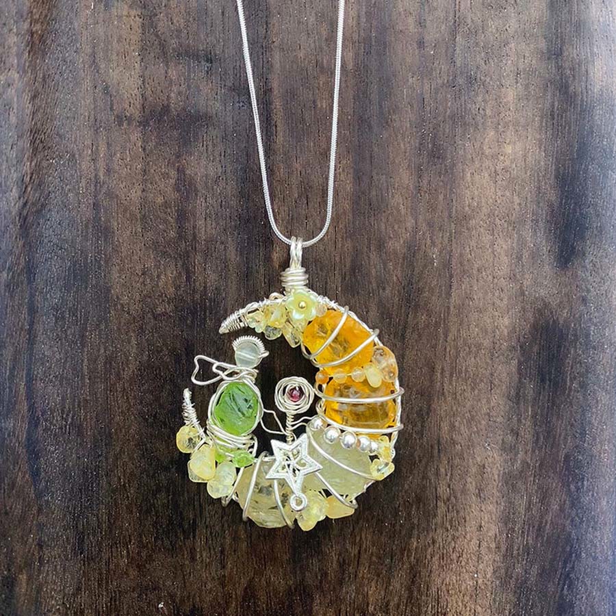 Olivenorma fatta a mano con mezzaluna, citrino e peridoto, stelle e fiori, avvolti in filo metallico. - image 3