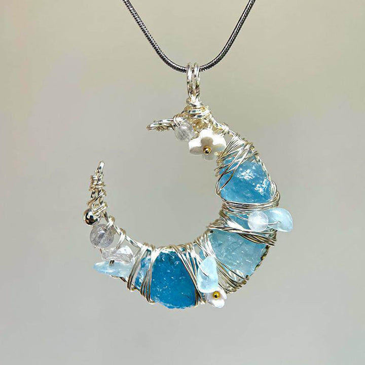 Collana Olivenorma con ciondolo a mezzaluna pastello e fiori, in pietra naturale - Acquamarina - image 8