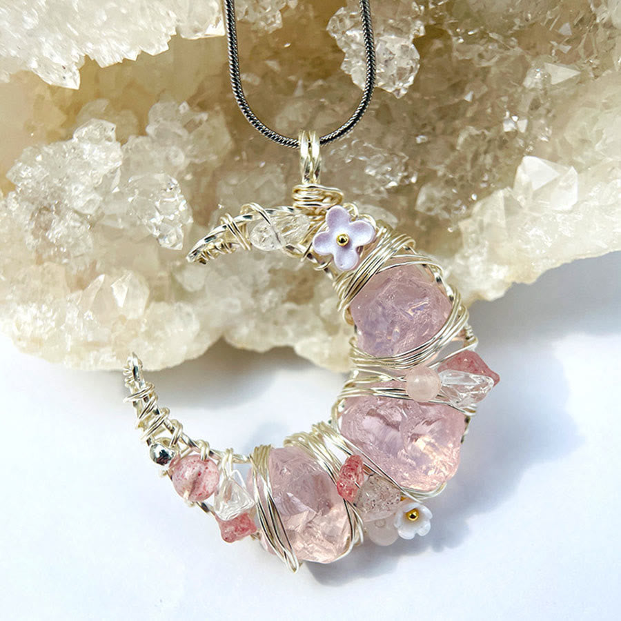 Collana Olivenorma con ciondolo a mezzaluna pastello e fiori, in pietra naturale - image 1