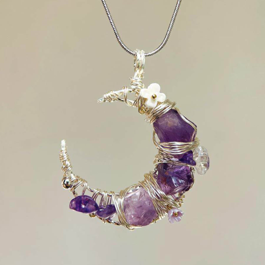 Collana Olivenorma con ciondolo a mezzaluna pastello e fiori, in pietra naturale - Ametista - image 2