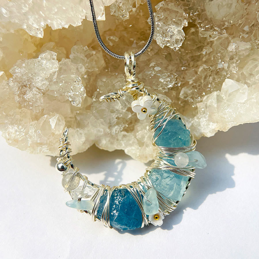 Collana Olivenorma con ciondolo a mezzaluna pastello e fiori, in pietra naturale - image 9