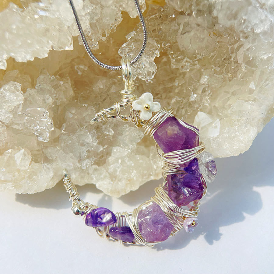 Collana Olivenorma con ciondolo a mezzaluna pastello e fiori, in pietra naturale - image 3