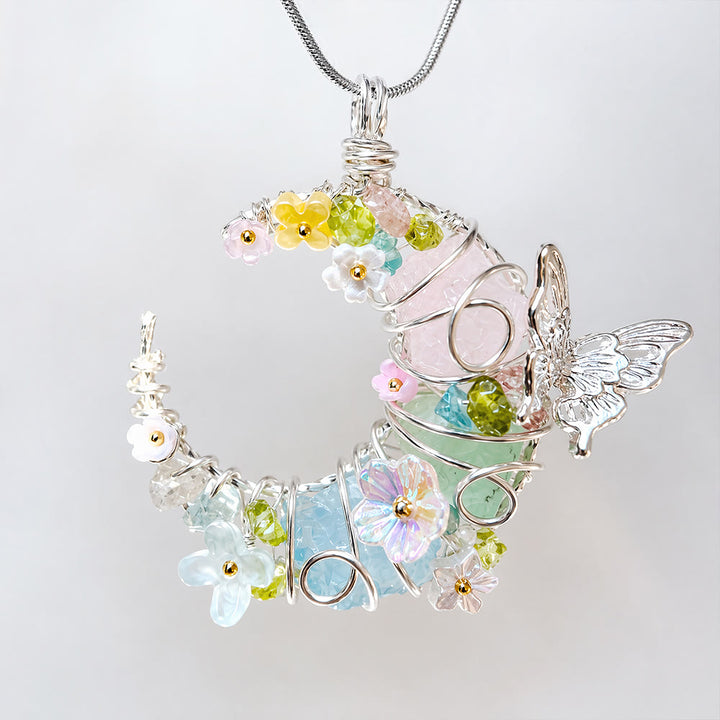 Collana Olivenorma fatta a mano con mezzaluna avvolta in filo metallico, quarzo rosa e acquamarina, con farfalle e fiori. - Acquamarina - image 0