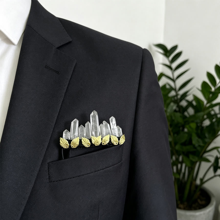 Spilla decorativa fatta a mano con decorazione a foglia dorata Olivenorma e punta di cristallo trasparente graduata. - image 1