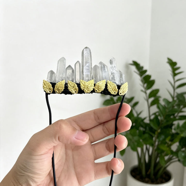 Spilla decorativa fatta a mano con decorazione a foglia dorata Olivenorma e punta di cristallo trasparente graduata. - Quarzo trasparente - image 0