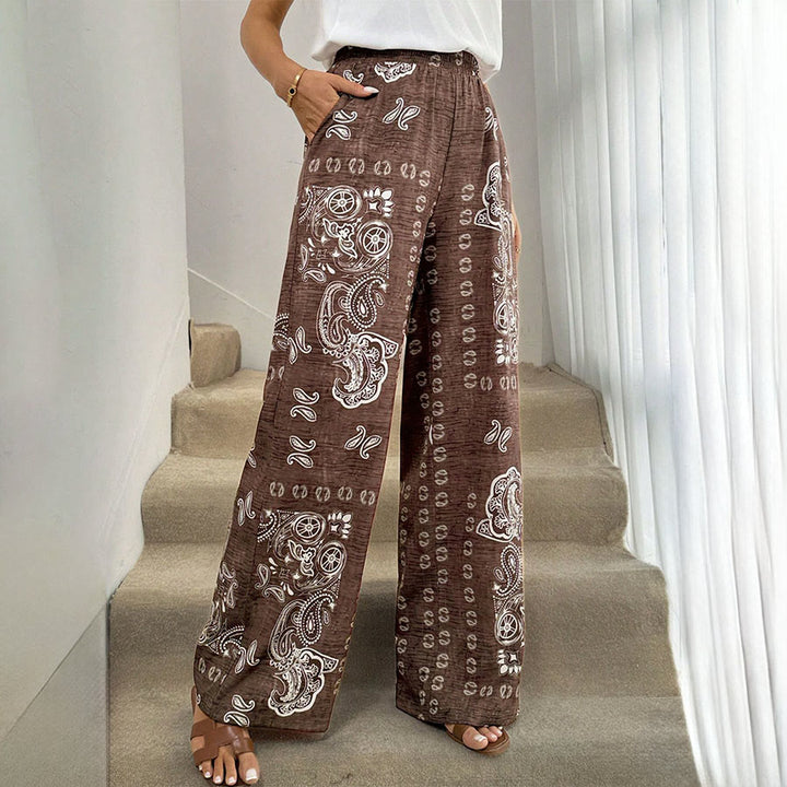 Pantaloni da donna Olivenorma Retro Paisley Bandana Print con elastico in vita e gamba larga. - image 3