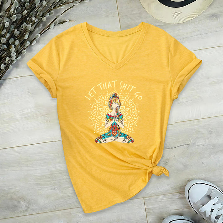 T-shirt Olivenorma con scollo a V a tema yoga, raffigurante una donna in meditazione con mandala. - Giallo - 2XL - image 12