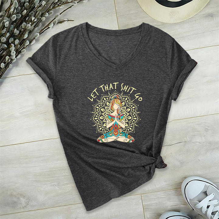 T-shirt Olivenorma con scollo a V a tema yoga, raffigurante una donna in meditazione con mandala. - Grigio - 2XL - image 9