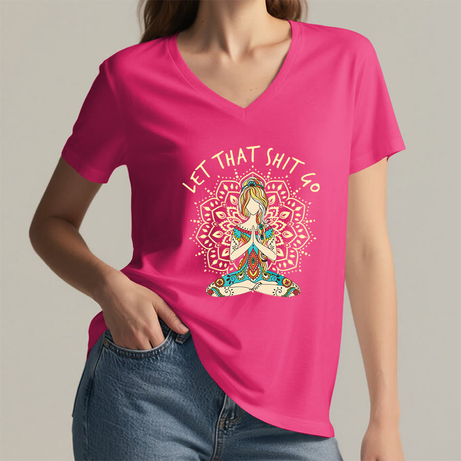 T-shirt Olivenorma con scollo a V a tema yoga, raffigurante una donna in meditazione con mandala. - image 35