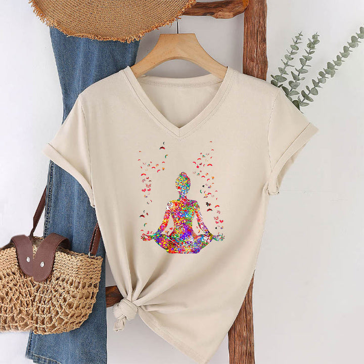 T-shirt da yoga con scollo a V e silhouette in meditazione ad acquerello Olivenorma - Cachi - 2XL - image 3