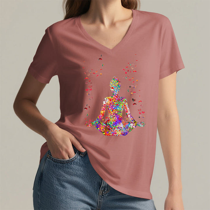 T-shirt da yoga con scollo a V e silhouette in meditazione ad acquerello Olivenorma - image 7