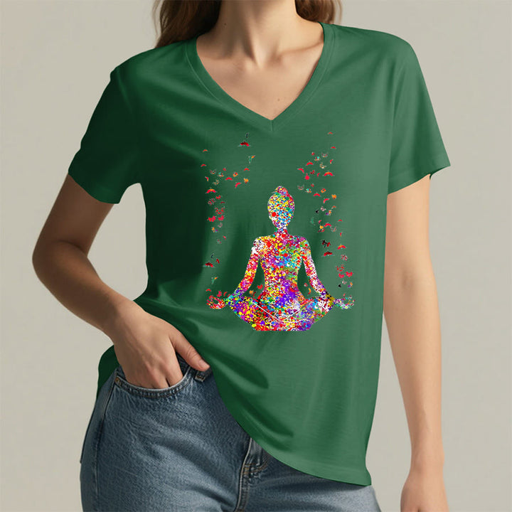 T-shirt da yoga con scollo a V e silhouette in meditazione ad acquerello Olivenorma - image 22