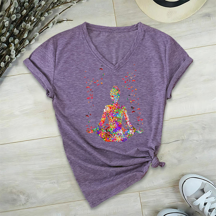 T-shirt da yoga con scollo a V e silhouette in meditazione ad acquerello Olivenorma - image 38